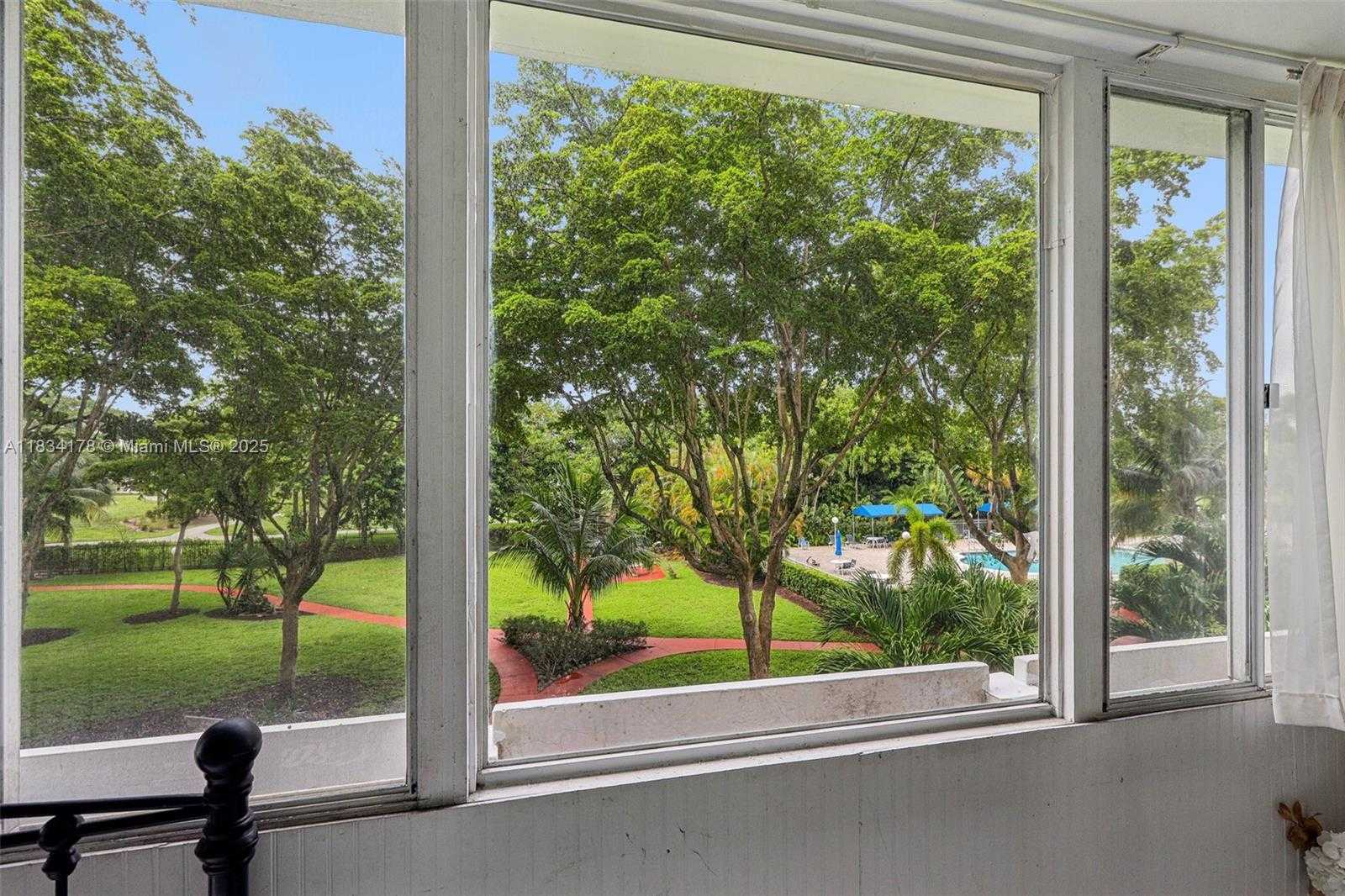 Small Image of 4350 HILLCREST DR #303, Hollywood Number 18