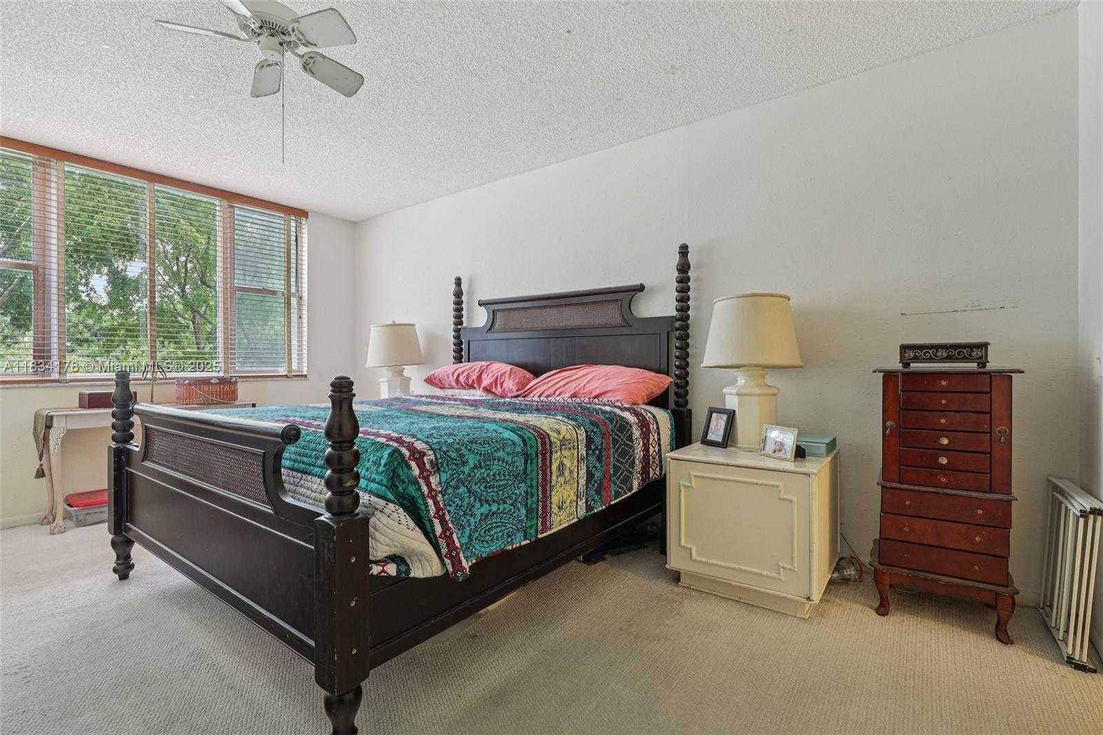 Small Image of 4350 HILLCREST DR #303, Hollywood Number 22