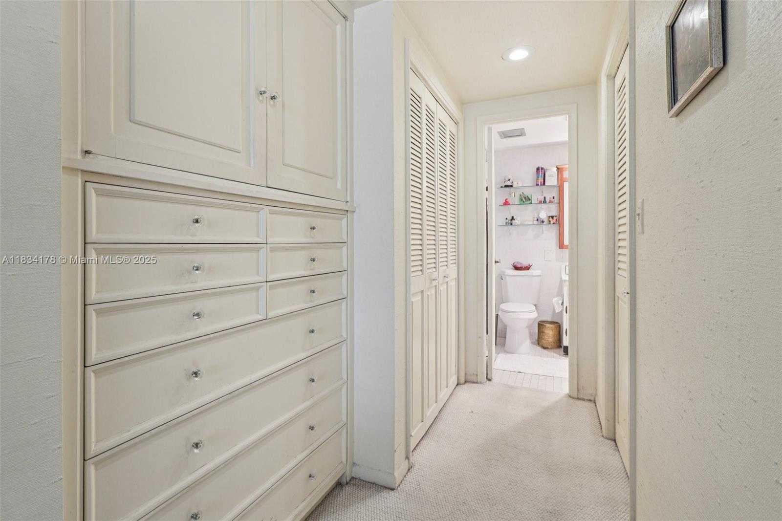 Small Image of 4350 HILLCREST DR #303, Hollywood Number 26