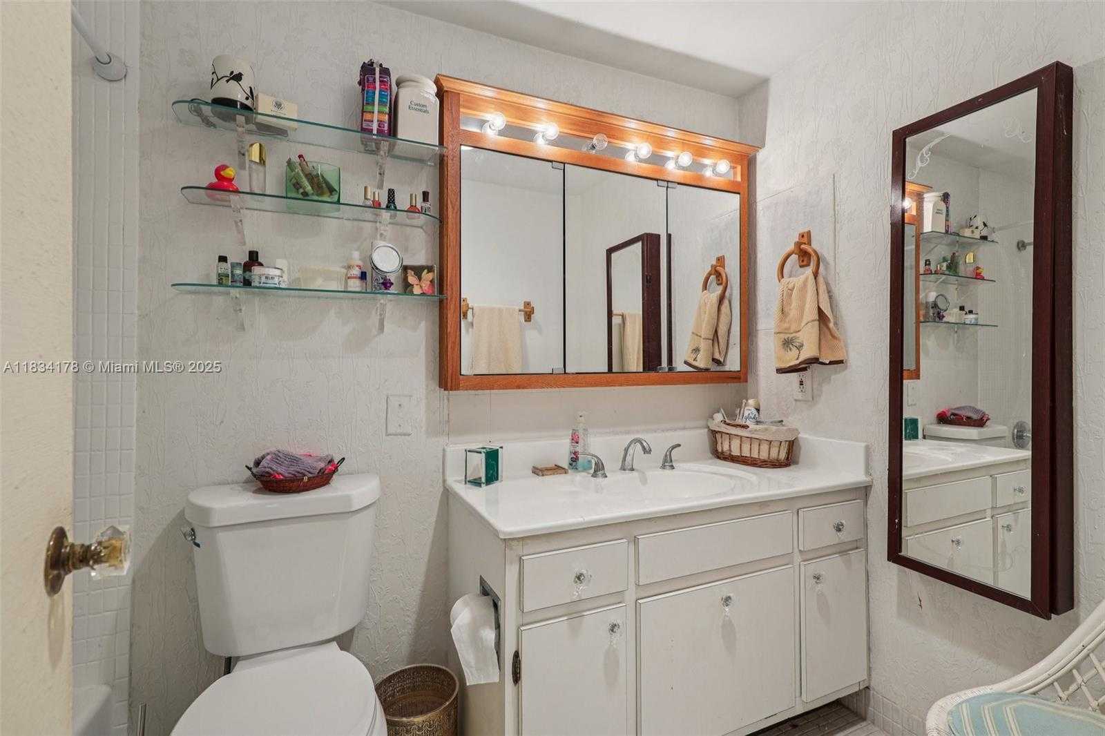 Small Image of 4350 HILLCREST DR #303, Hollywood Number 28