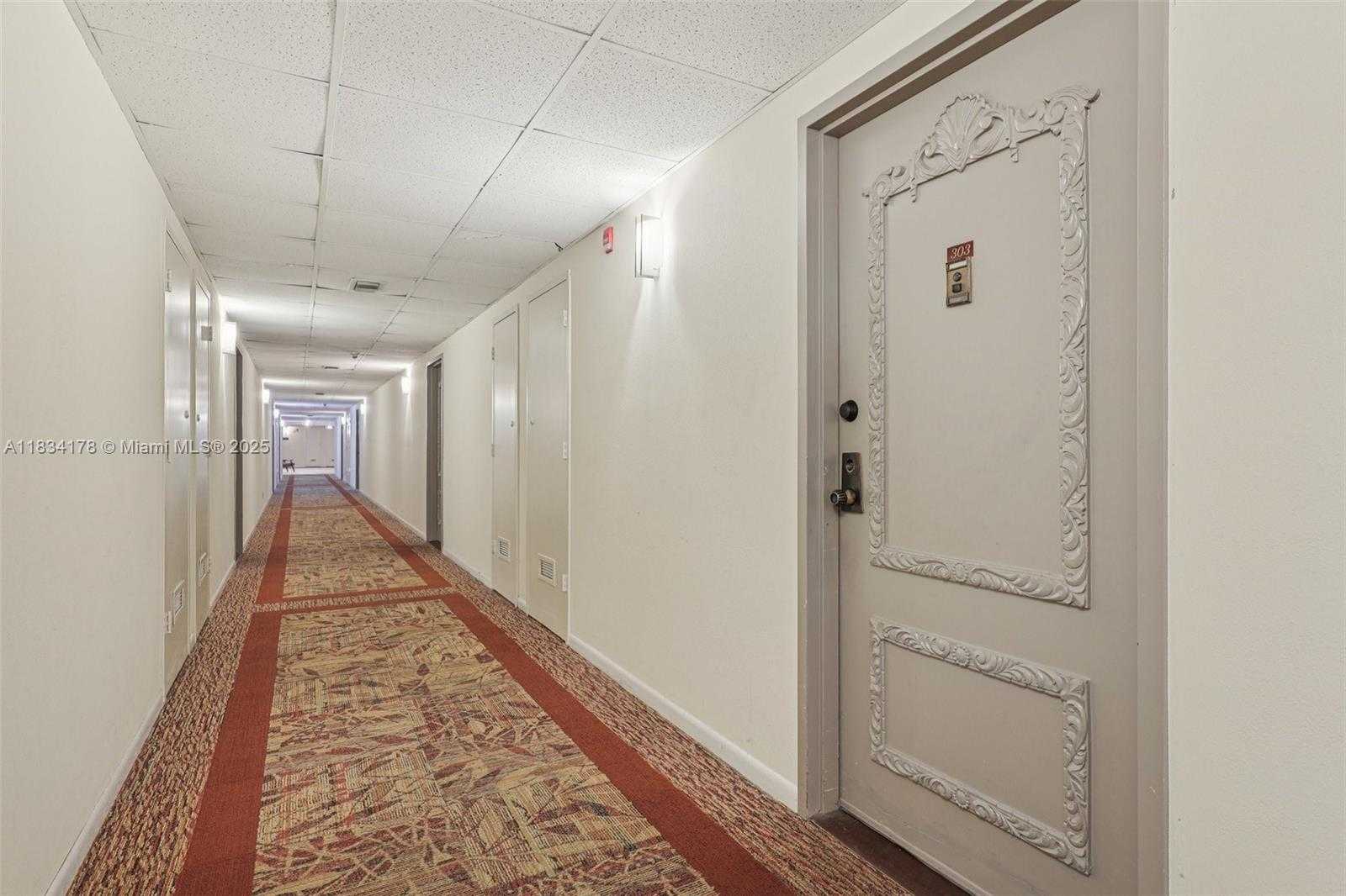 Small Image of 4350 HILLCREST DR #303, Hollywood Number 4