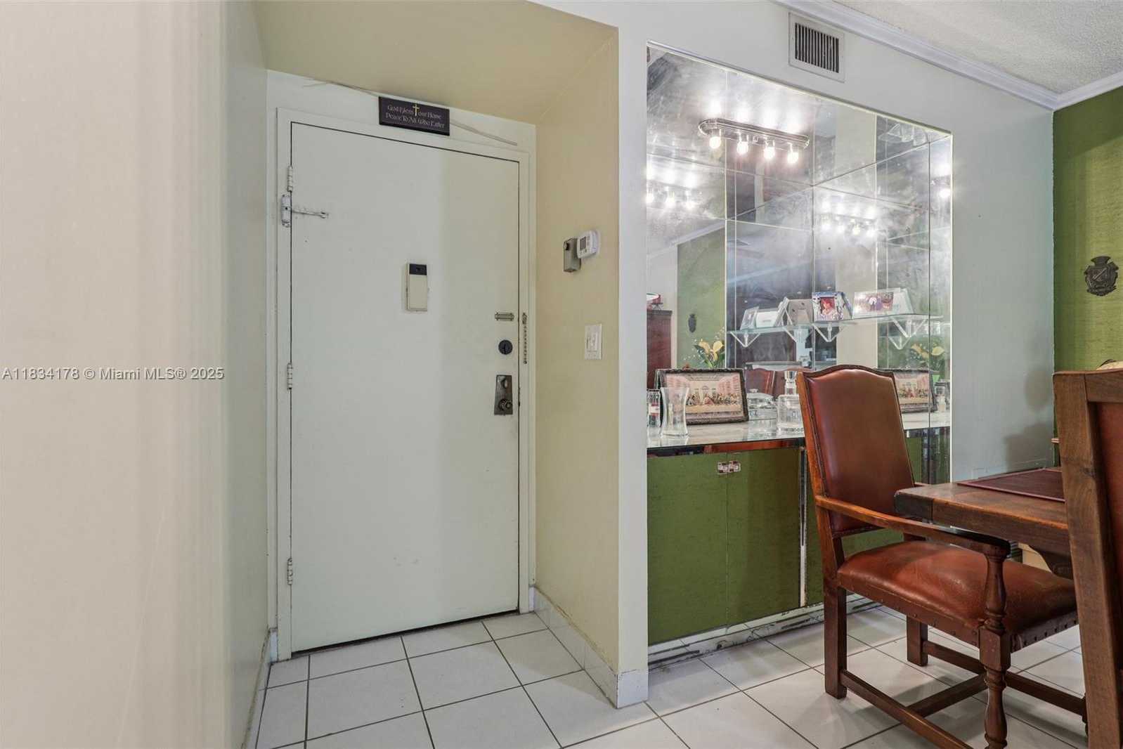 Small Image of 4350 HILLCREST DR #303, Hollywood Number 5