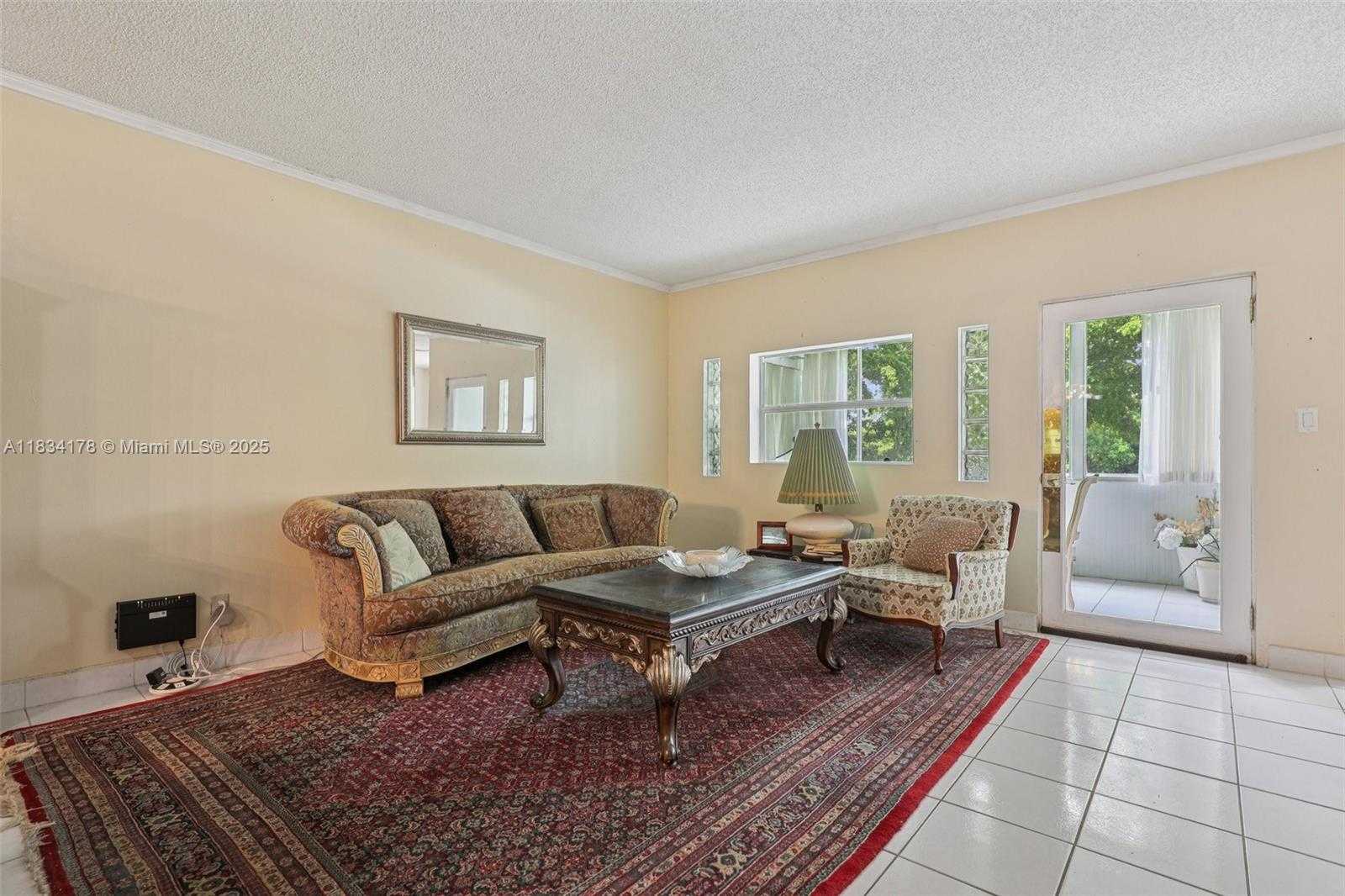 Small Image of 4350 HILLCREST DR #303, Hollywood Number 6