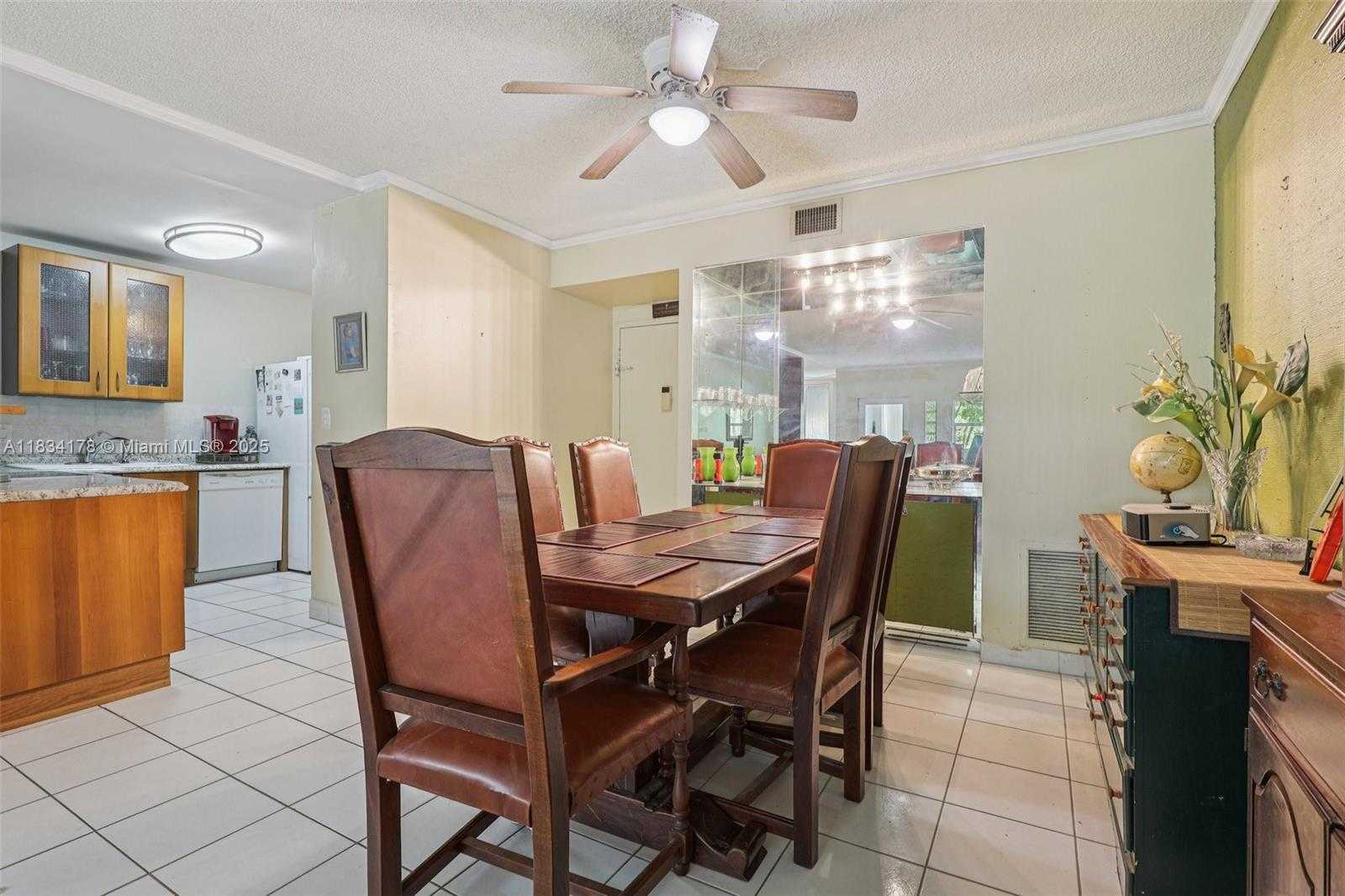 Small Image of 4350 HILLCREST DR #303, Hollywood Number 9
