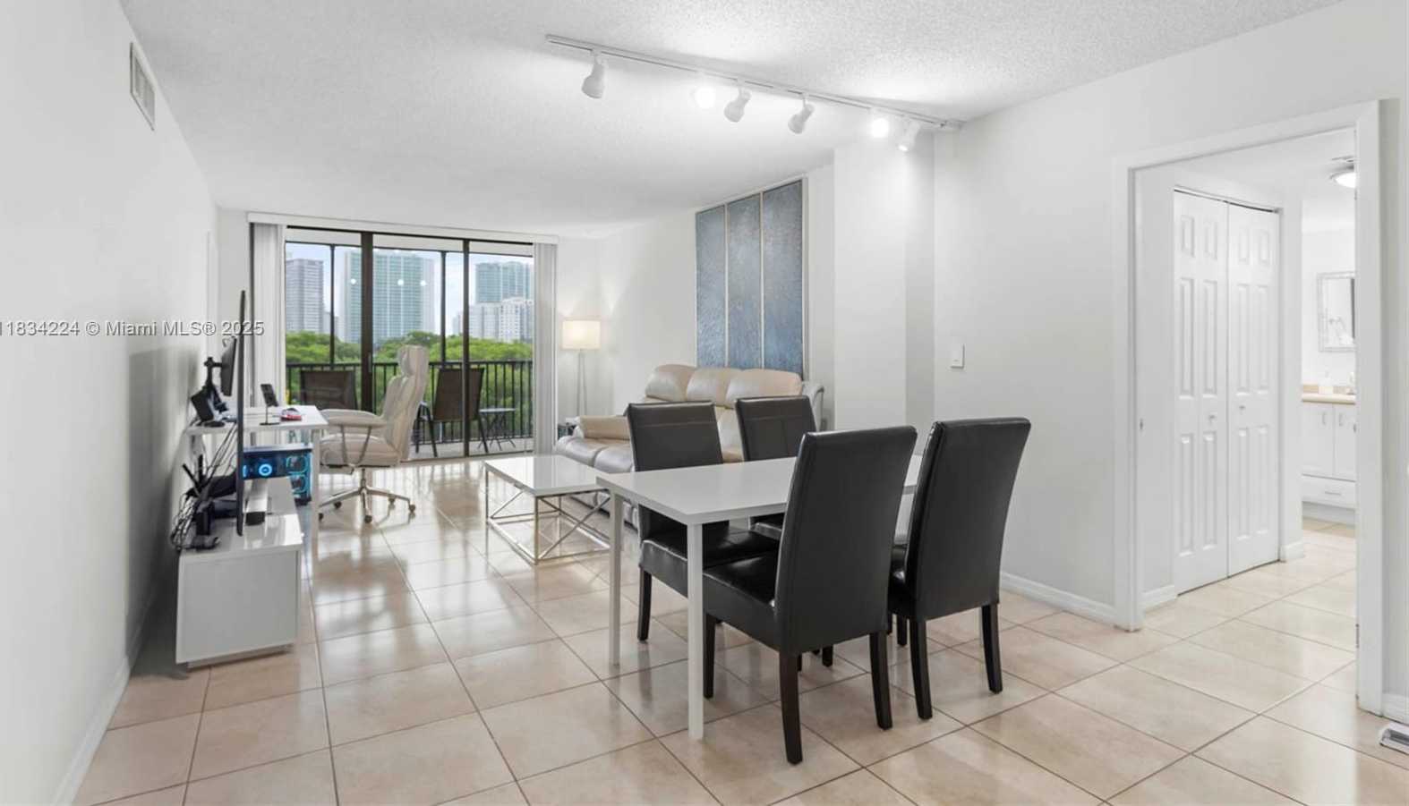 Small Image of 3401 NORTH COUNTRY CLUB DR #519, Aventura Number 2