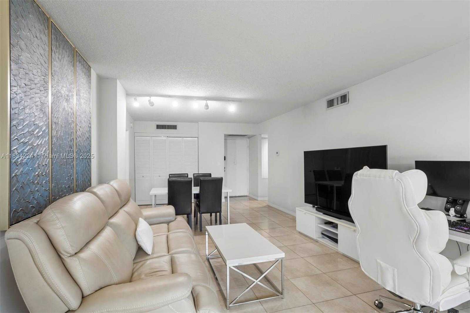 Small Image of 3401 NORTH COUNTRY CLUB DR #519, Aventura Number 4