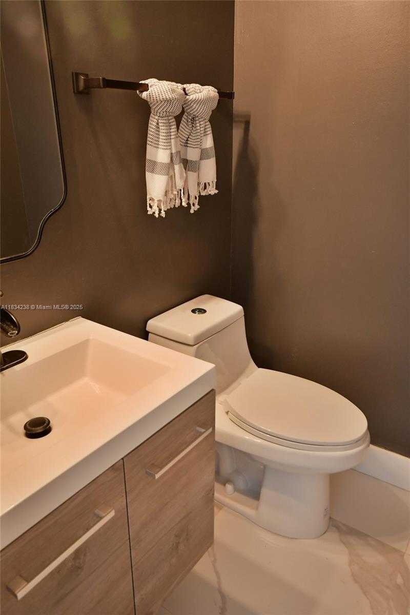 Small Image of 6293 SOUTH WEST 165TH AVE, Miami Number 18