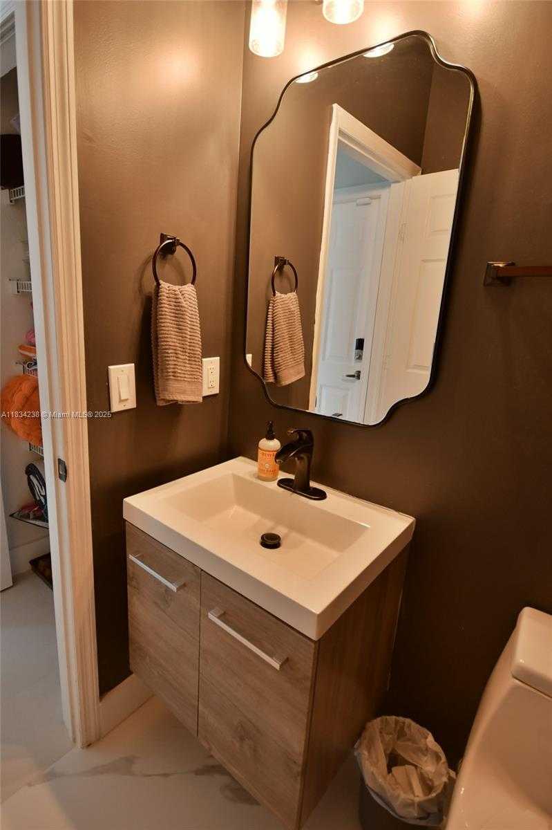 Small Image of 6293 SOUTH WEST 165TH AVE, Miami Number 19