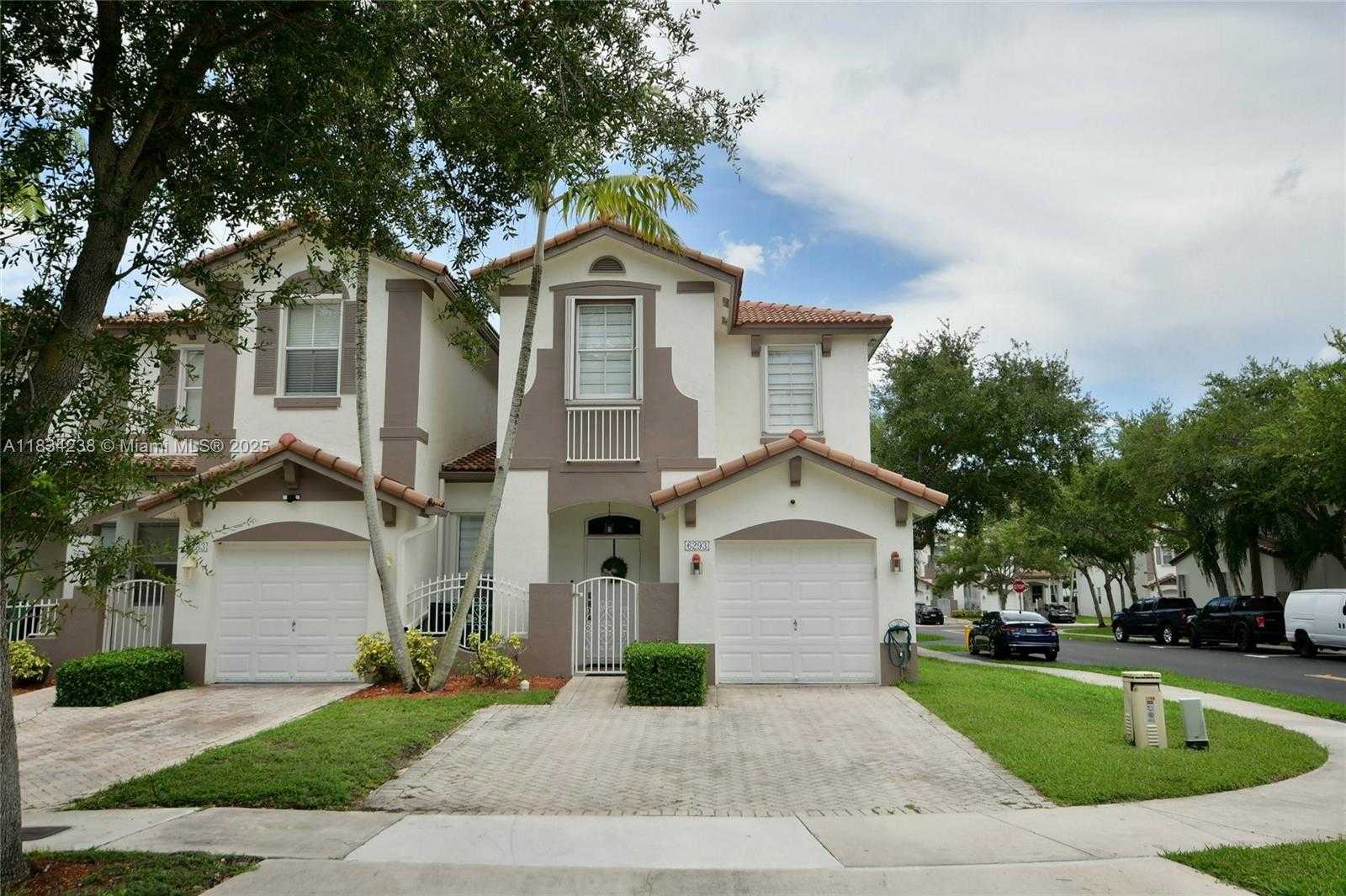 Small Image of 6293 SOUTH WEST 165TH AVE, Miami Number 2