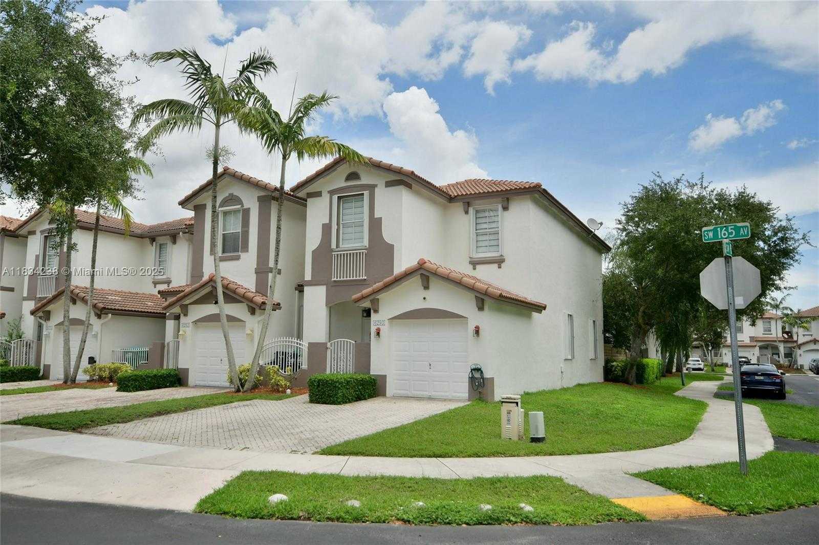 Small Image of 6293 SOUTH WEST 165TH AVE, Miami Number 3