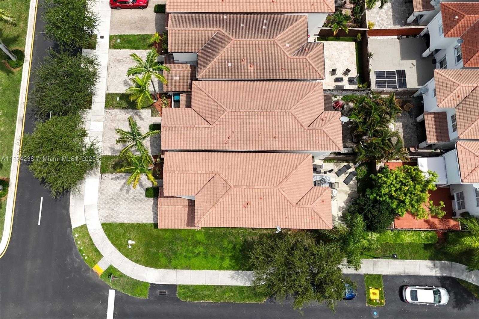 Small Image of 6293 SOUTH WEST 165TH AVE, Miami Number 4