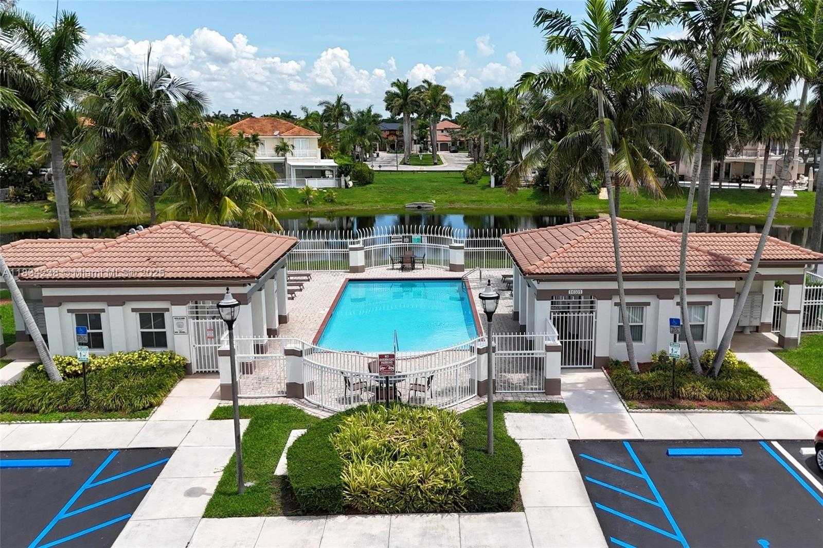 Small Image of 6293 SOUTH WEST 165TH AVE, Miami Number 56