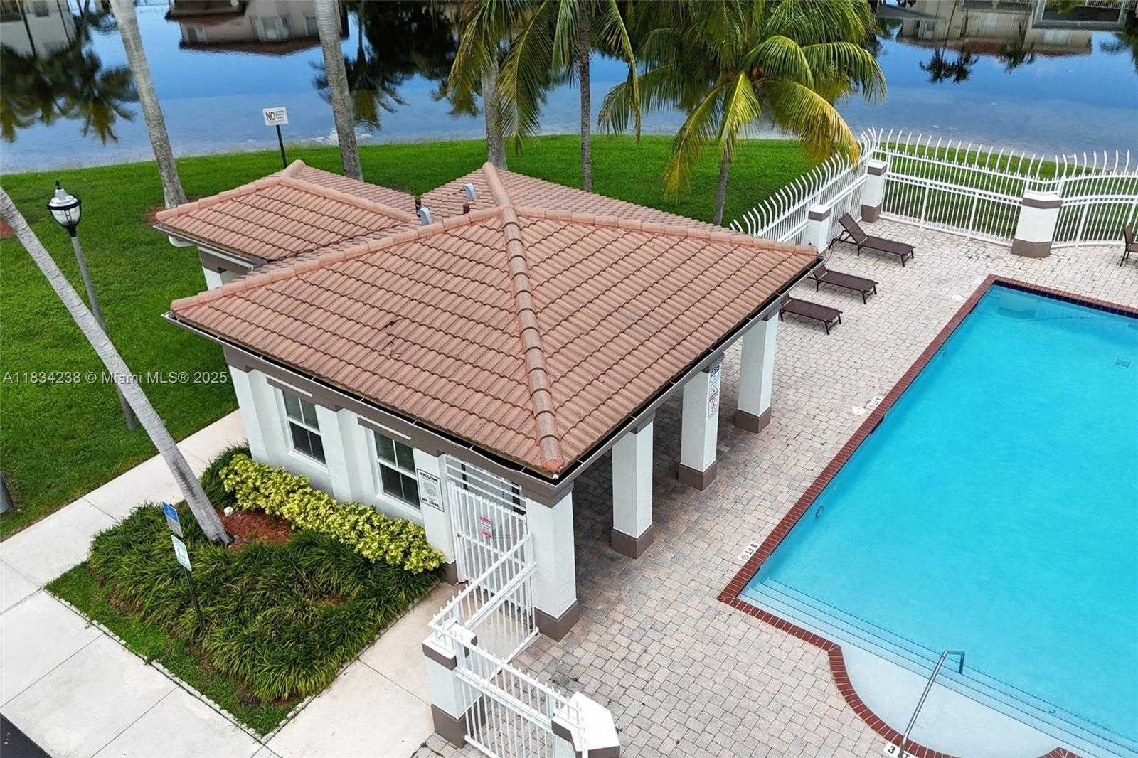 Small Image of 6293 SOUTH WEST 165TH AVE, Miami Number 57