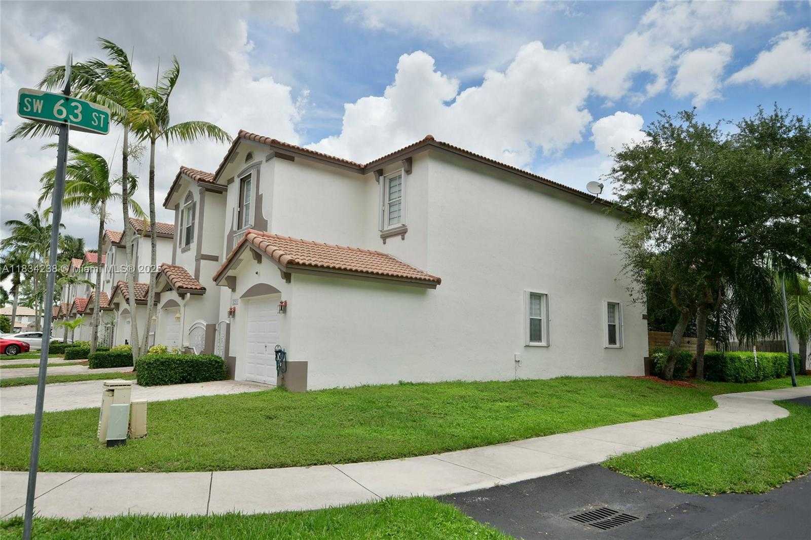 Small Image of 6293 SOUTH WEST 165TH AVE, Miami Number 7
