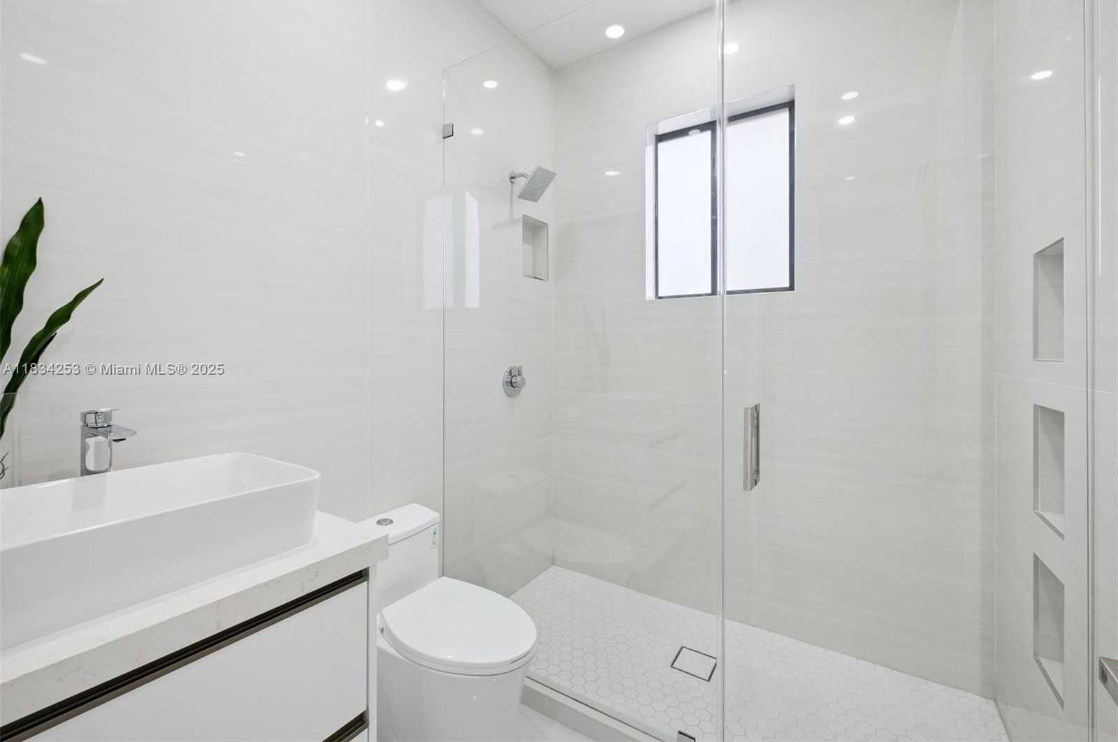 Small Image of 1152 SOUTH WEST 22ND TER, Miami Number 16