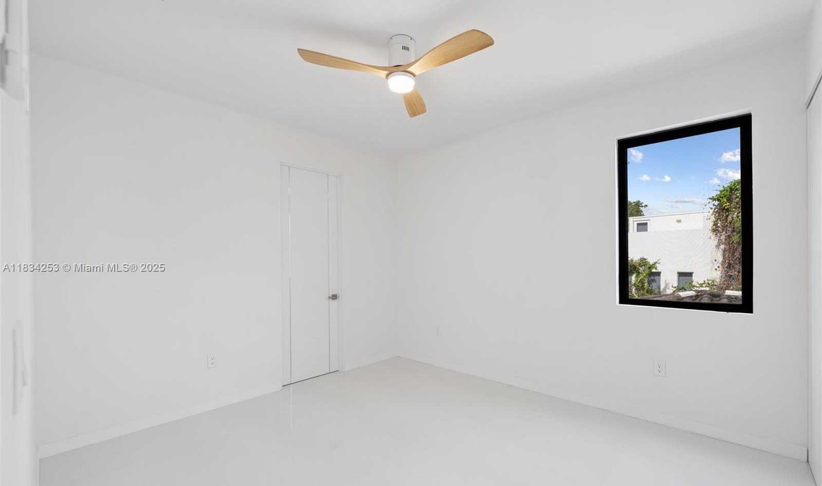 Small Image of 1152 SOUTH WEST 22ND TER, Miami Number 27