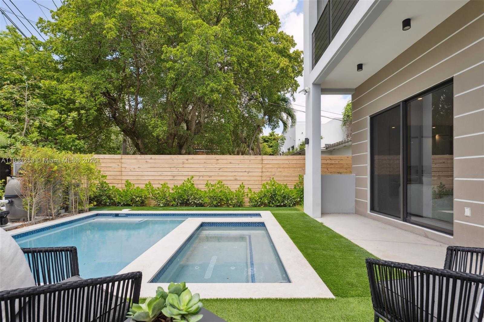 Small Image of 1152 SOUTH WEST 22ND TER, Miami Number 32