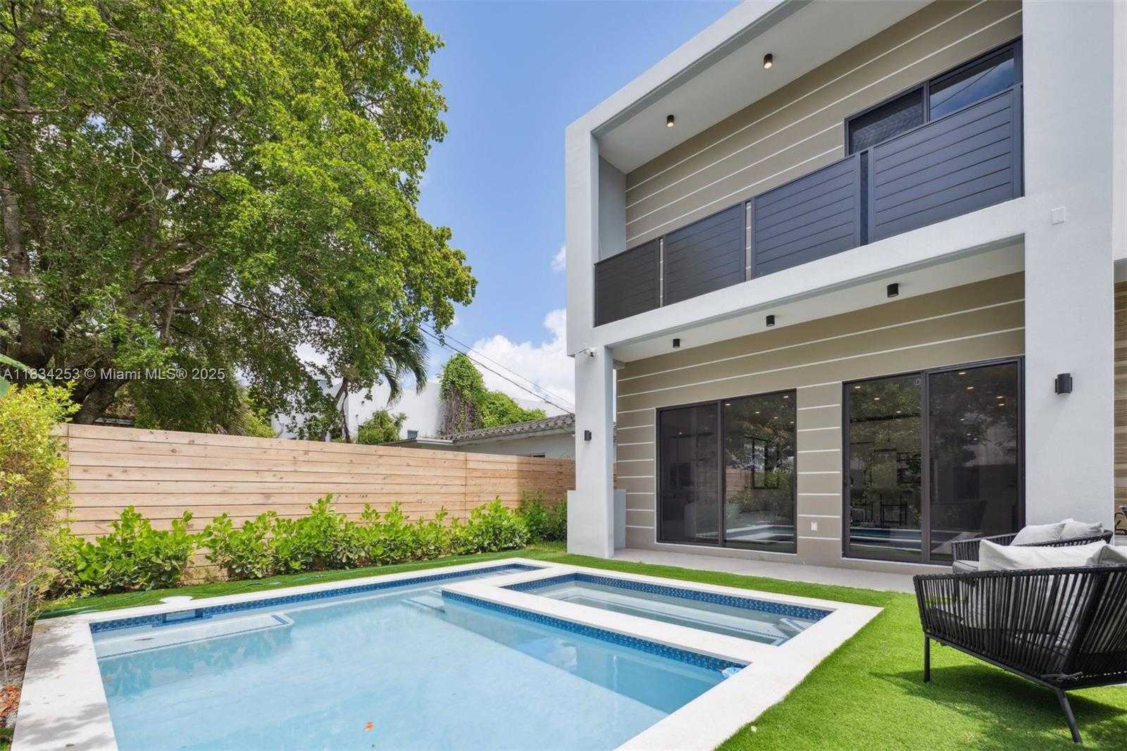 Small Image of 1152 SOUTH WEST 22ND TER, Miami Number 33