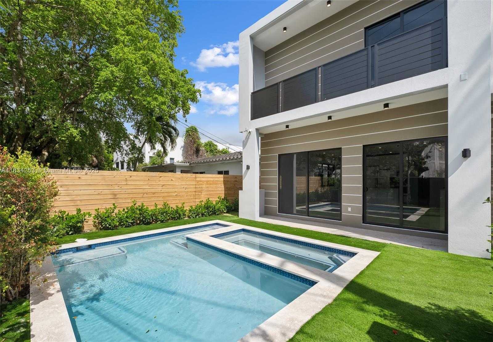Small Image of 1152 SOUTH WEST 22ND TER, Miami Number 34