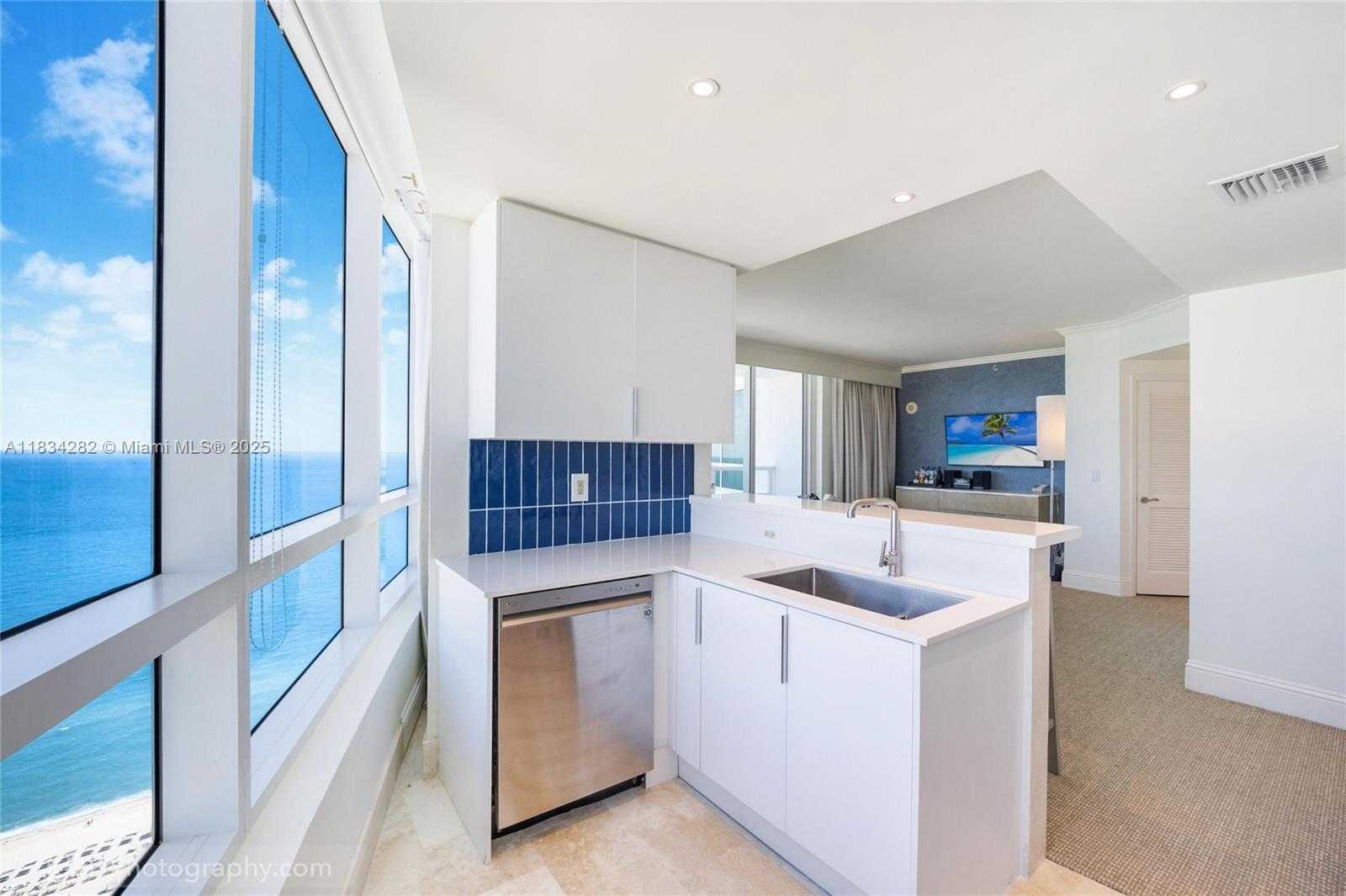 Small Image of 4401 COLLINS AVE #3603, Miami Beach Number 6