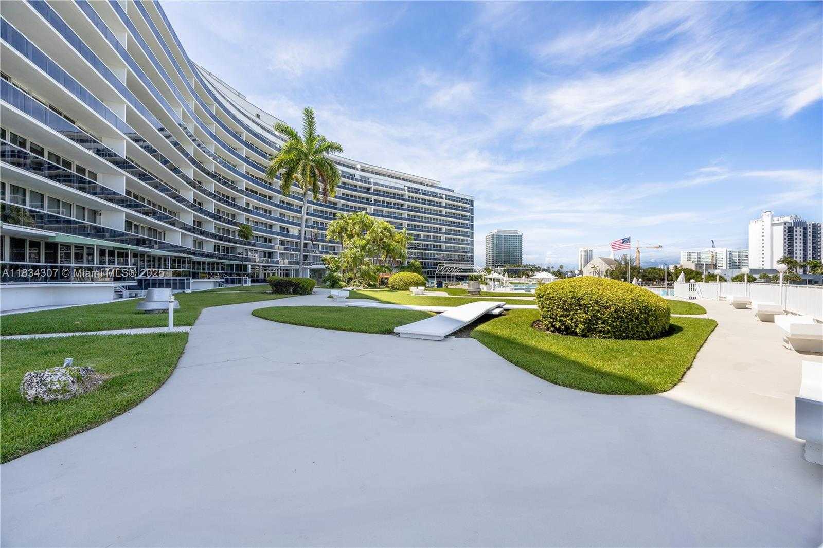 Small Image of 900 BAY DR #622 & 620, Miami Beach Number 29
