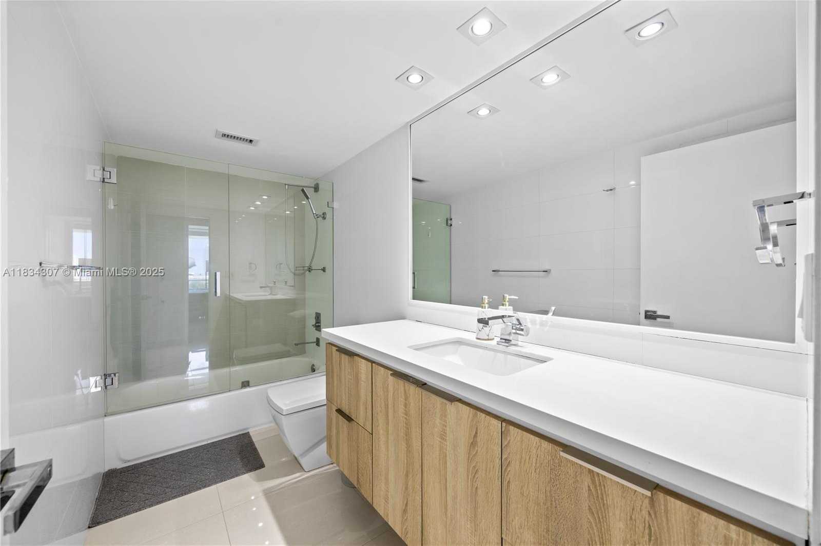 Small Image of 900 BAY DR #622 & 620, Miami Beach Number 9