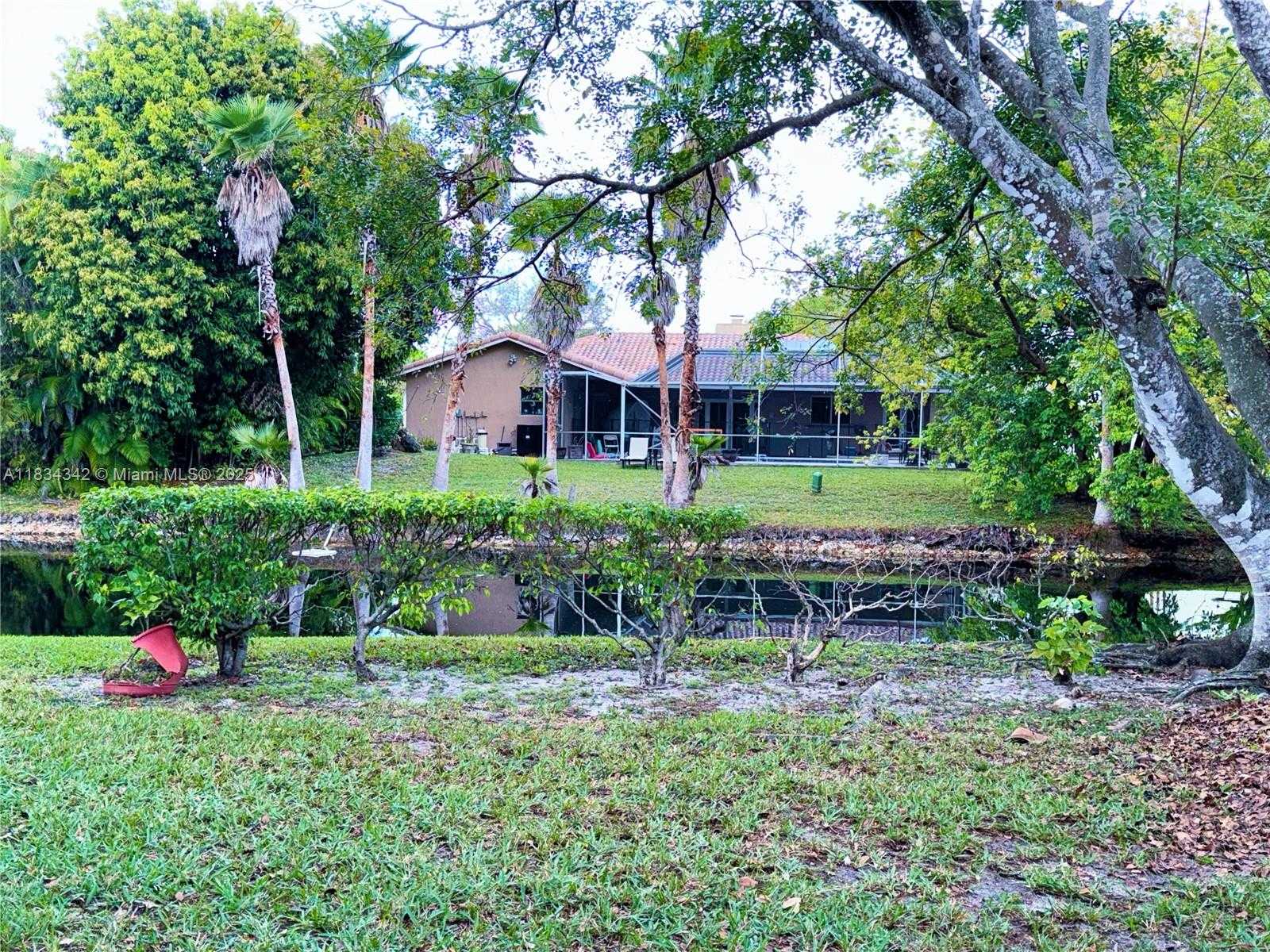 Small Image of 11405 LAKEVIEW DR #3-A, Coral Springs Number 19