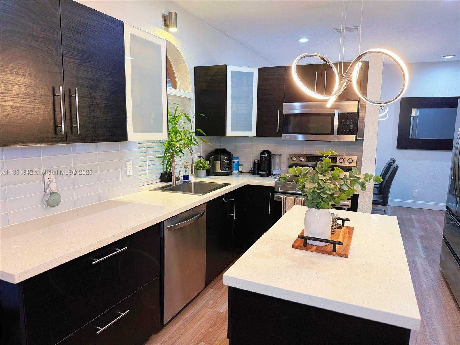 Small Image of 11405 LAKEVIEW DR #3-A, Coral Springs Number 4