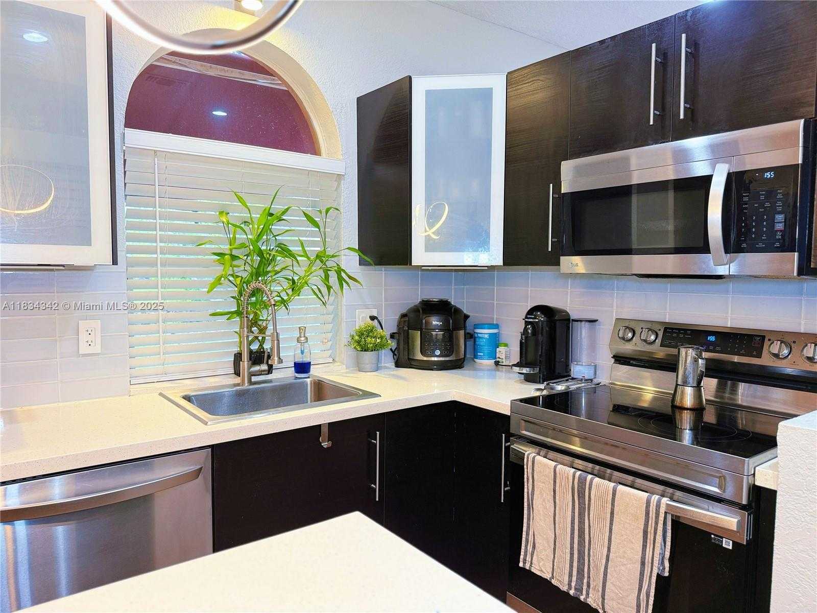 Small Image of 11405 LAKEVIEW DR #3-A, Coral Springs Number 5
