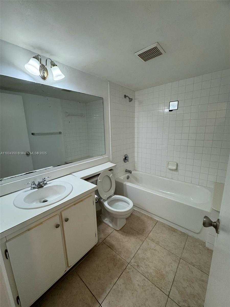 Small Image of 3606 ALDER DR #F2, West Palm Beach Number 12