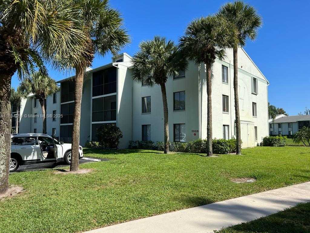 Small Image of 3606 ALDER DR #F2, West Palm Beach Number 3
