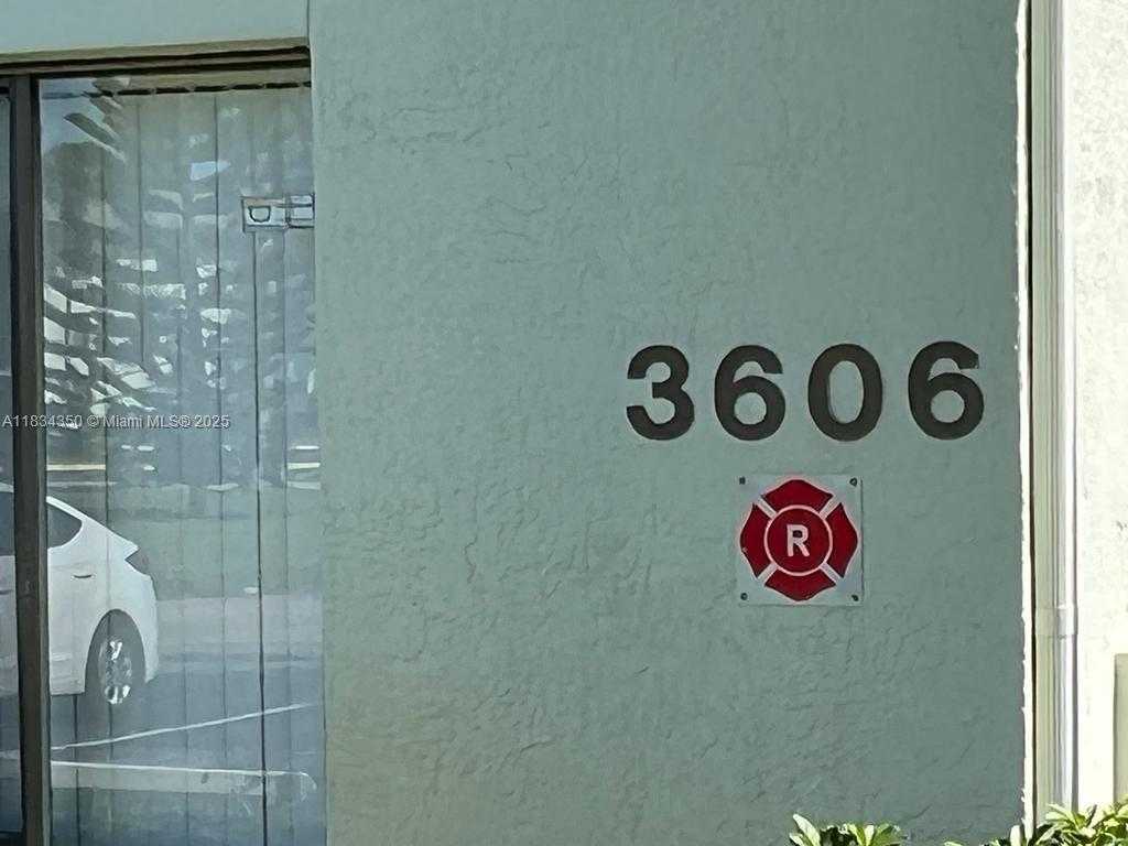 Small Image of 3606 ALDER DR #F2, West Palm Beach Number 6