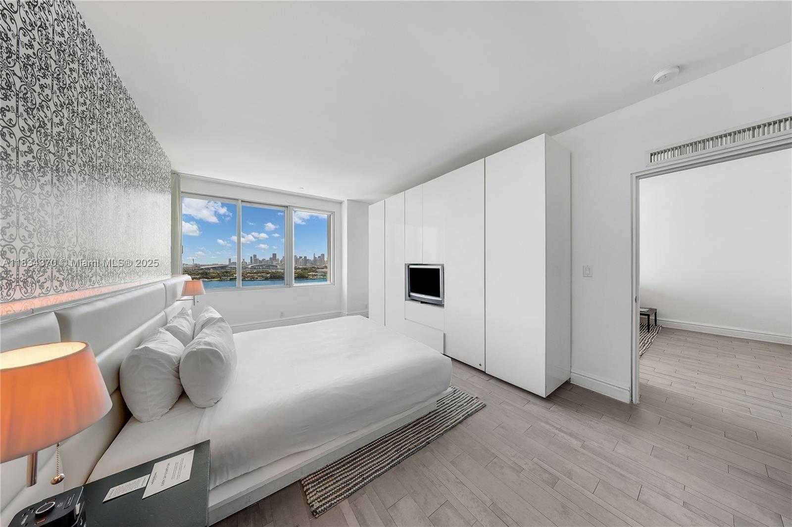 Small Image of 1100 WEST AVE #1614, Miami Beach Number 2