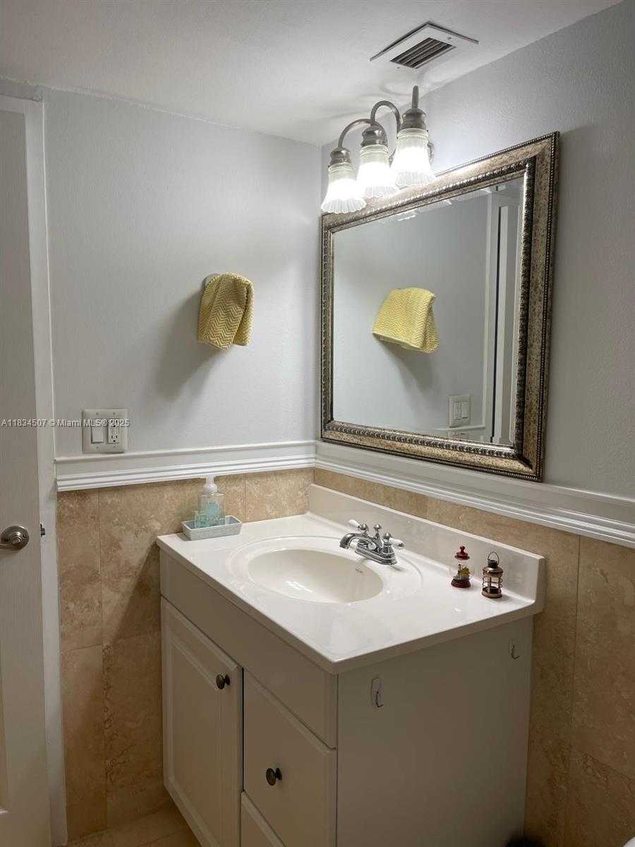 Small Image of 3180 SOUTH OCEAN DR #1602, Hallandale Beach Number 17