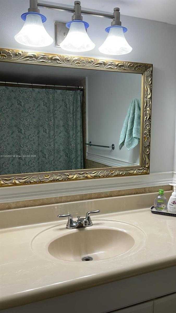 Small Image of 3180 SOUTH OCEAN DR #1602, Hallandale Beach Number 22