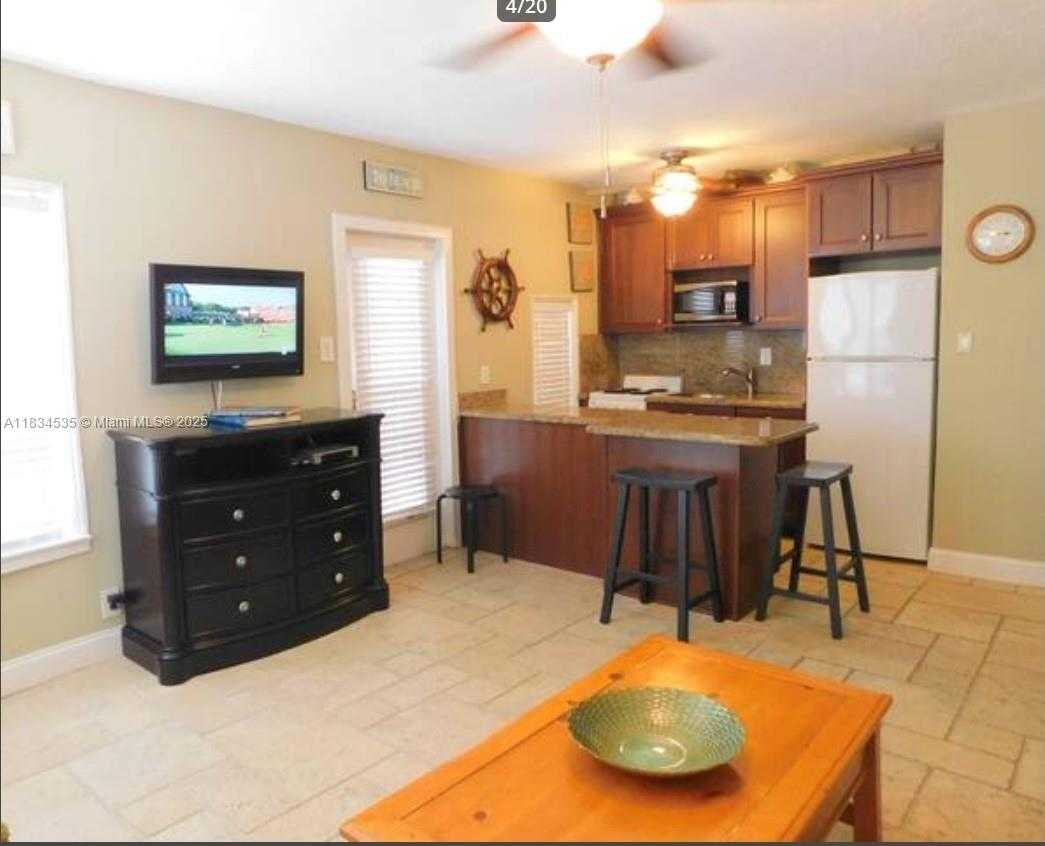 Small Image of 310 ARTHUR ST #9, Hollywood Number 3