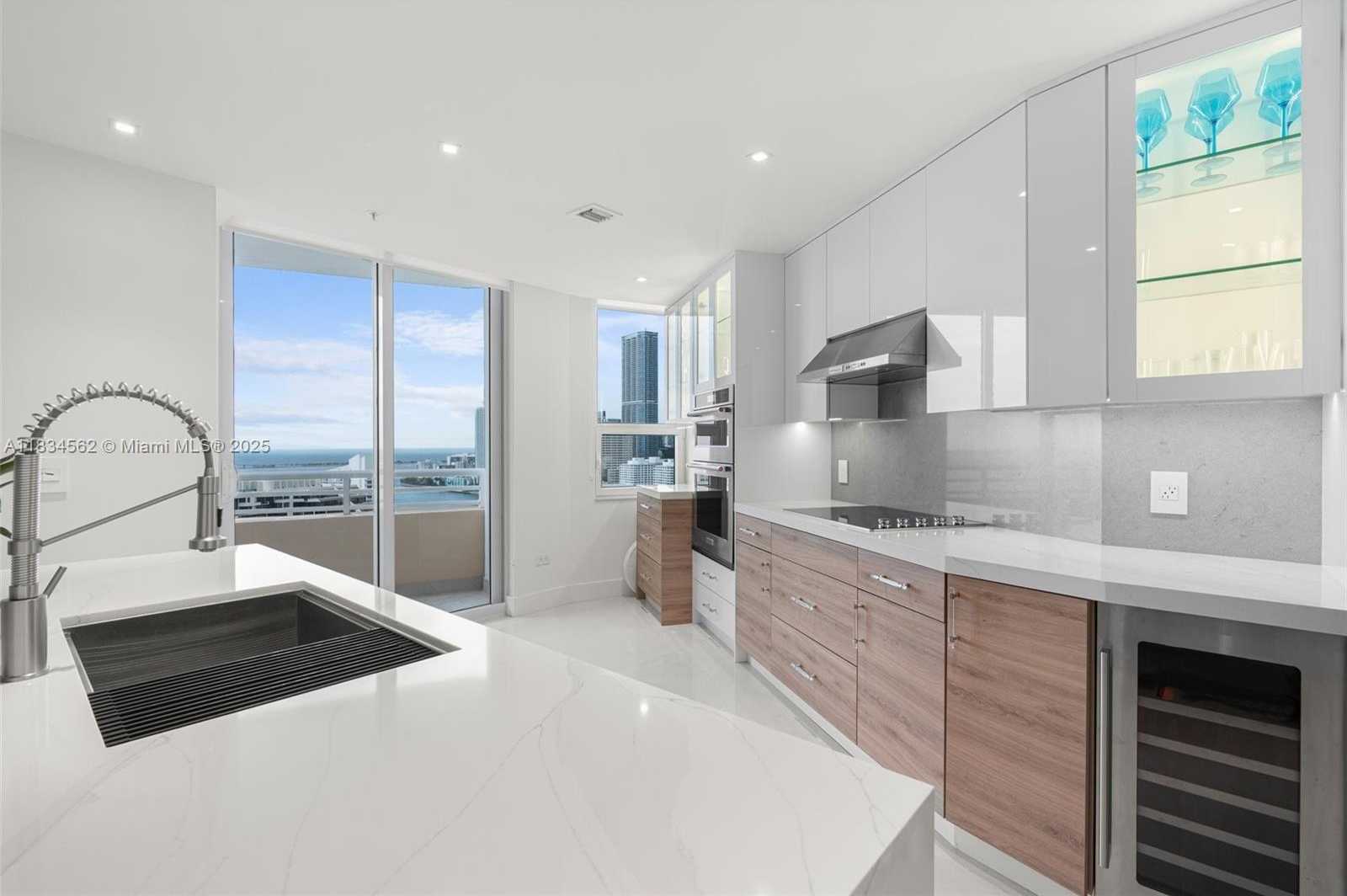 Small Image of 848 BRICKELL KEY DR #2705, Miami Number 11