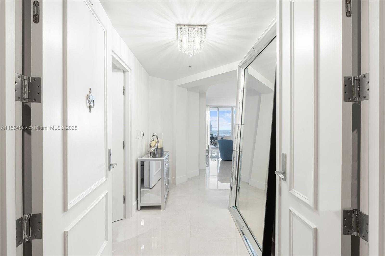 Small Image of 848 BRICKELL KEY DR #2705, Miami Number 2