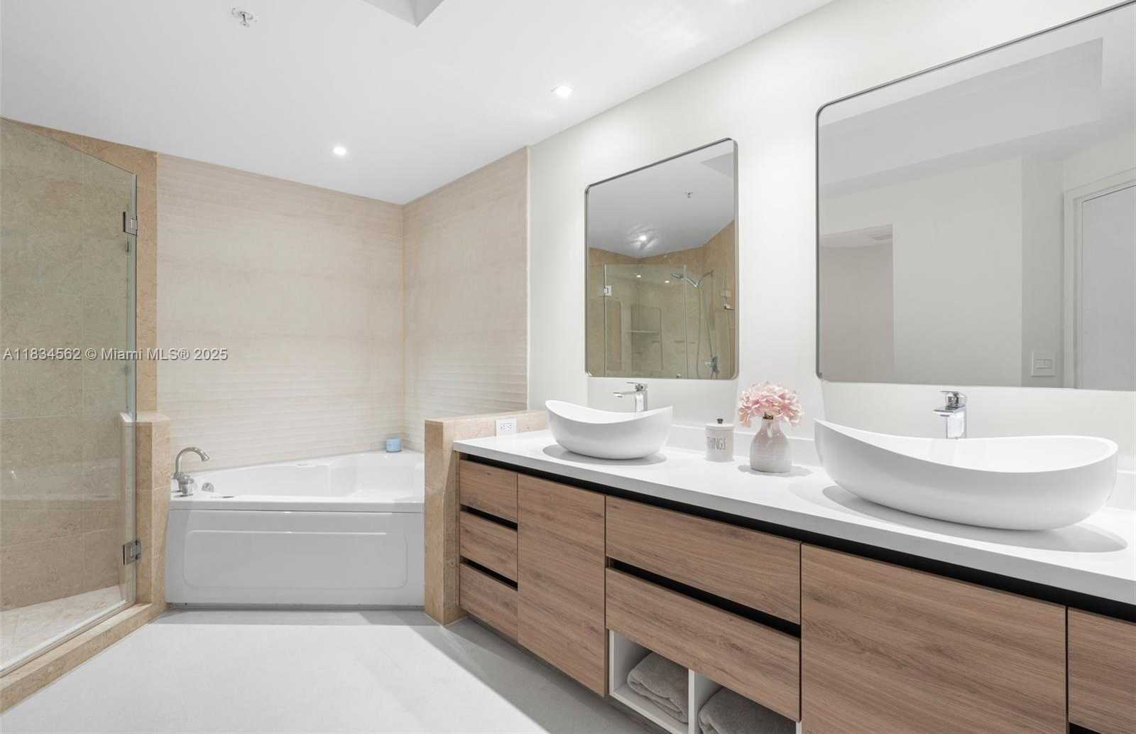 Small Image of 848 BRICKELL KEY DR #2705, Miami Number 20
