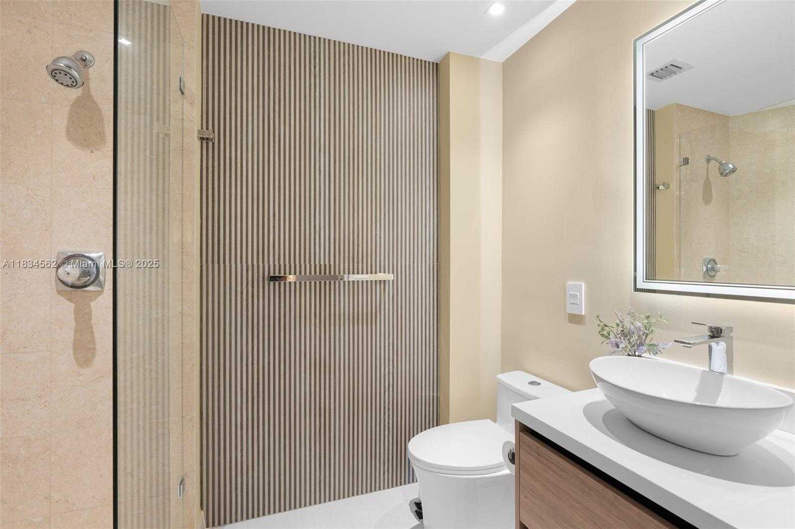 Small Image of 848 BRICKELL KEY DR #2705, Miami Number 27