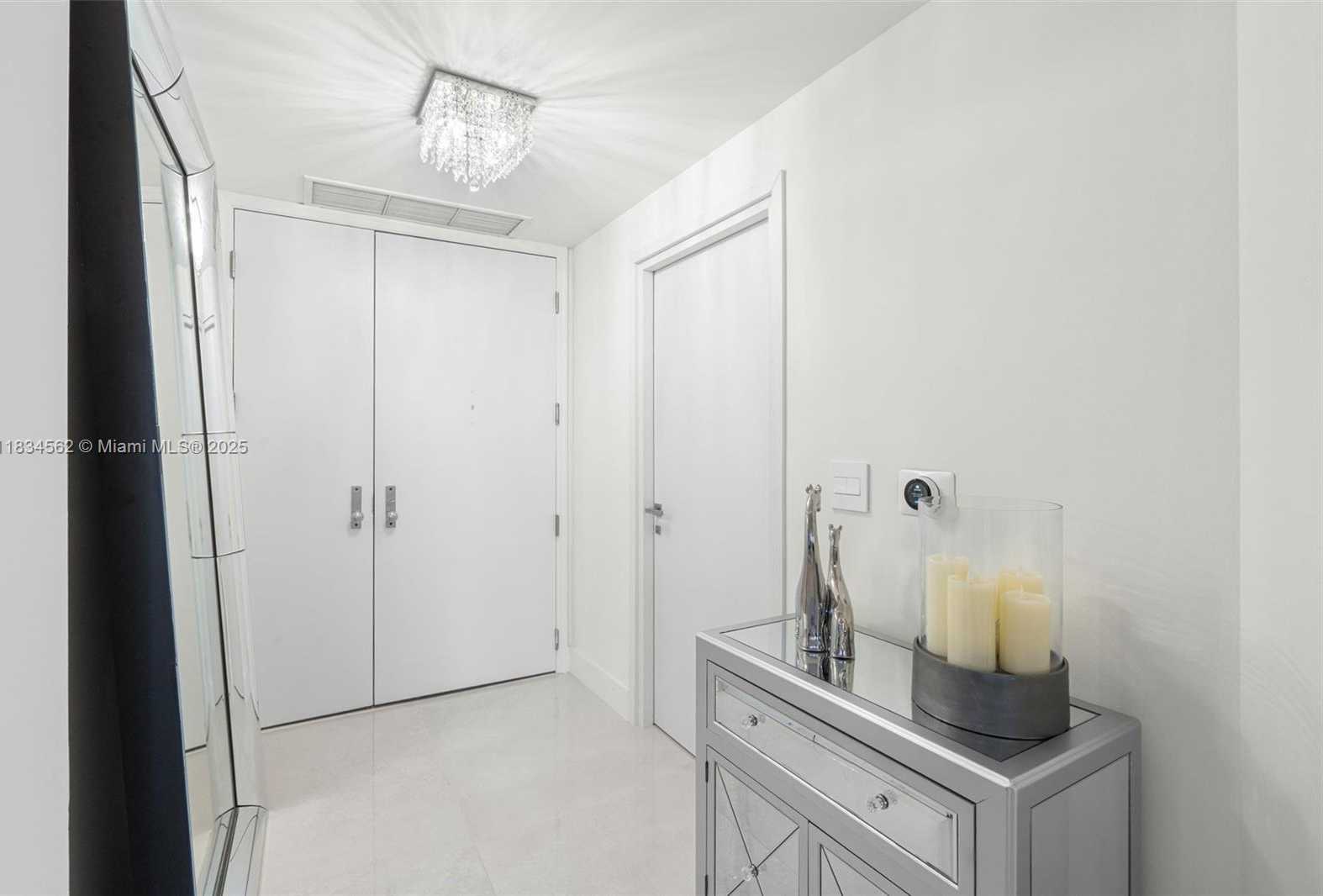 Small Image of 848 BRICKELL KEY DR #2705, Miami Number 3