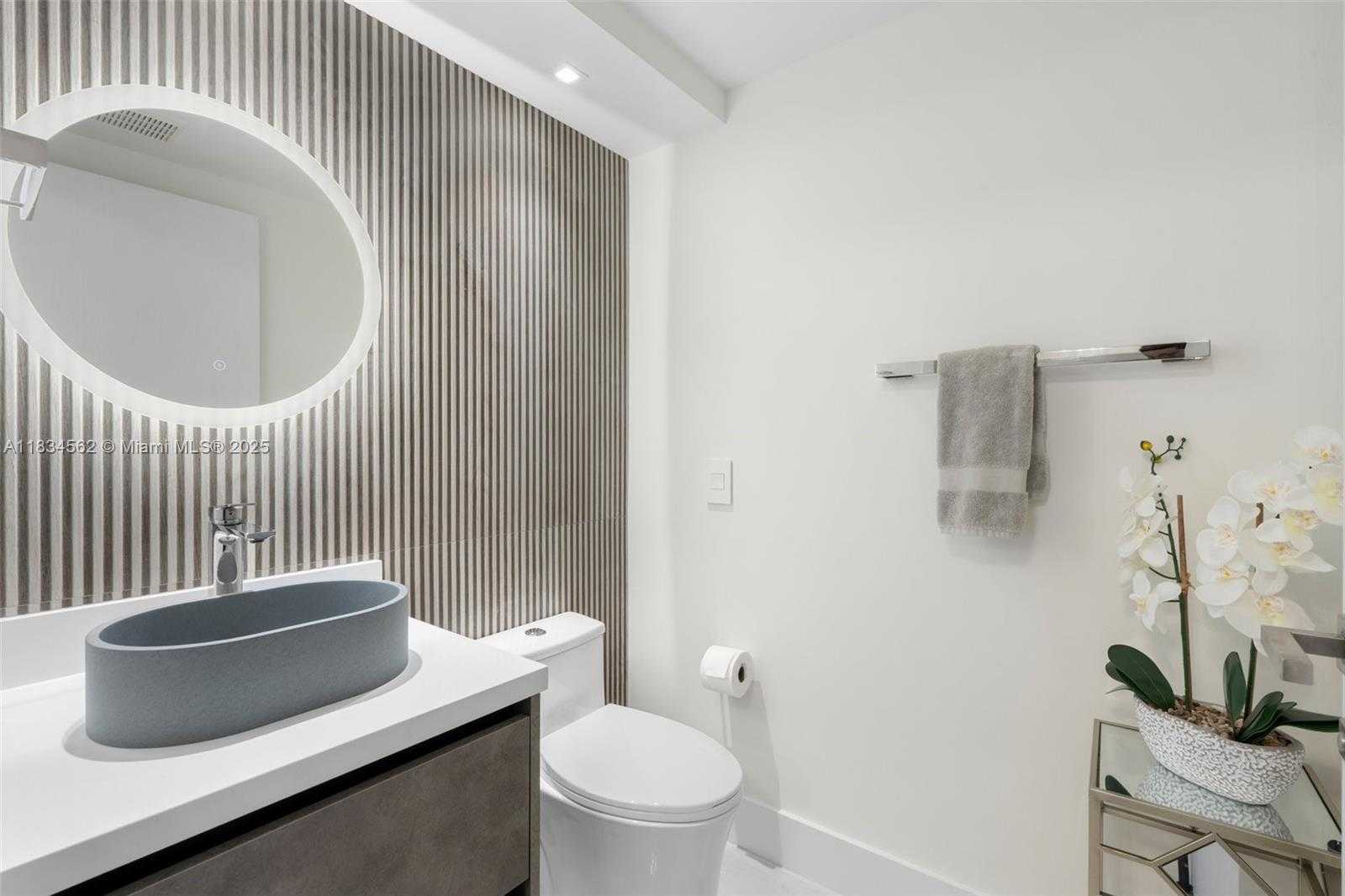 Small Image of 848 BRICKELL KEY DR #2705, Miami Number 4
