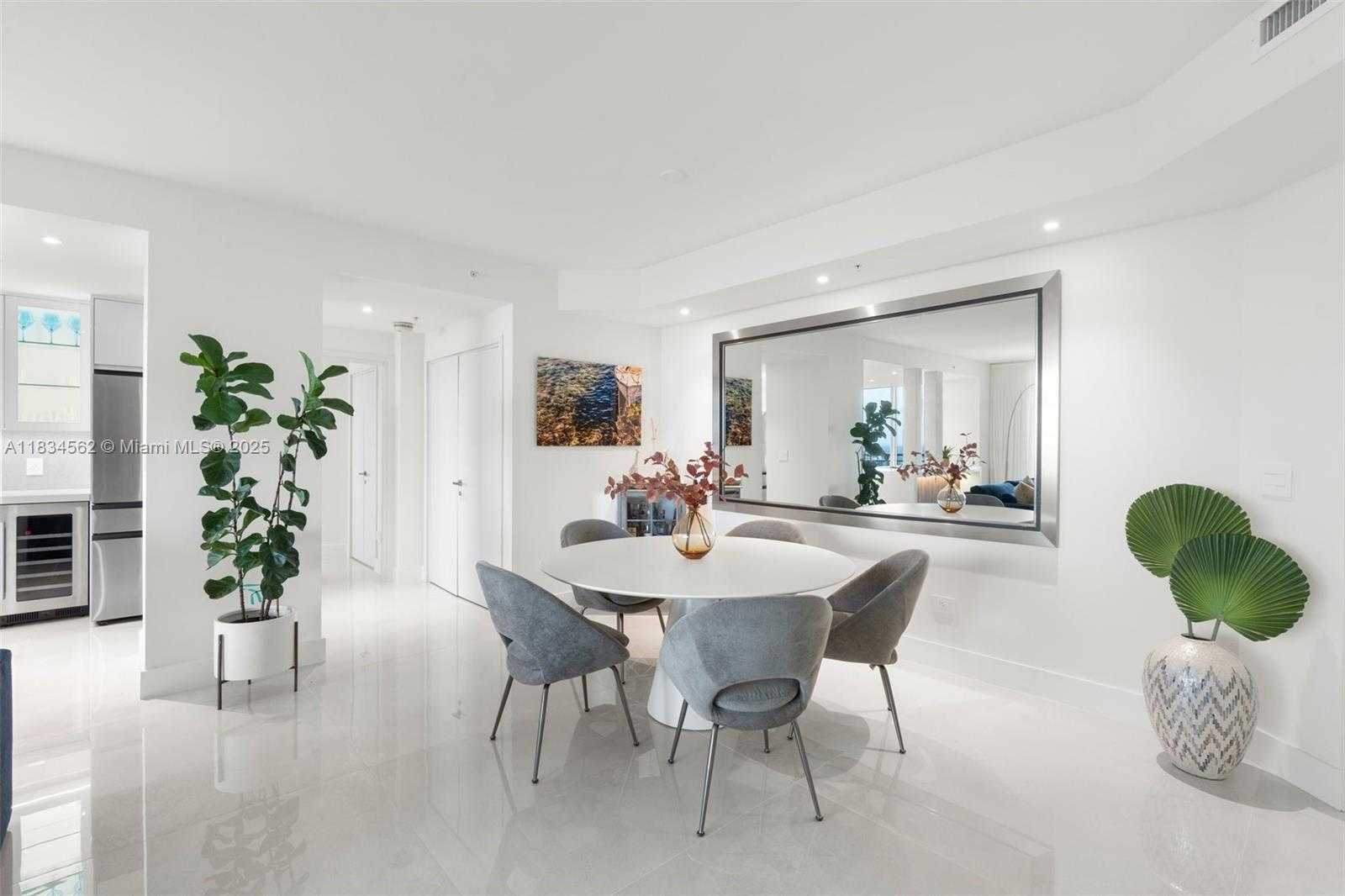 Small Image of 848 BRICKELL KEY DR #2705, Miami Number 6