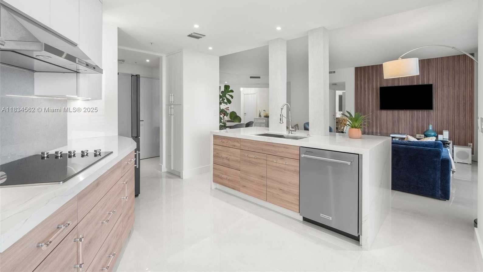 Small Image of 848 BRICKELL KEY DR #2705, Miami Number 8