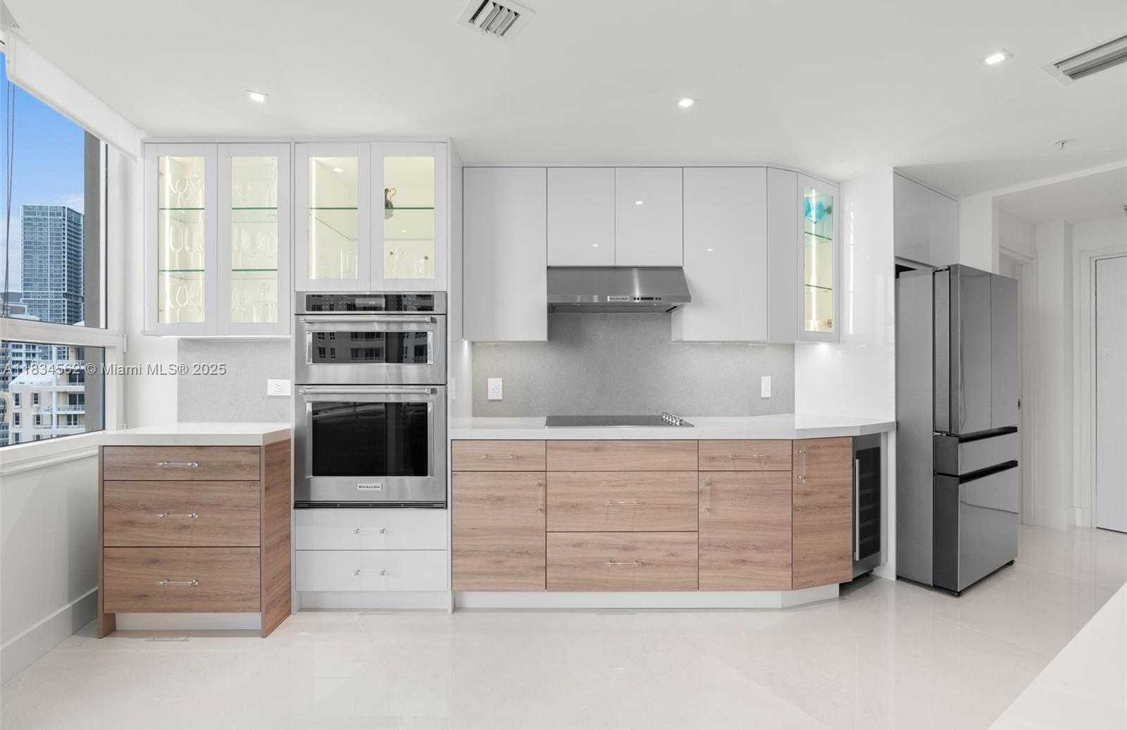 Small Image of 848 BRICKELL KEY DR #2705, Miami Number 9