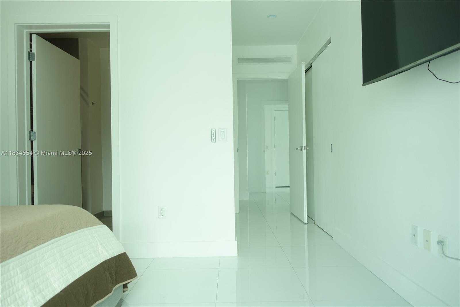 Small Image of 1080 BRICKELL AVE #4209, Miami Number 31
