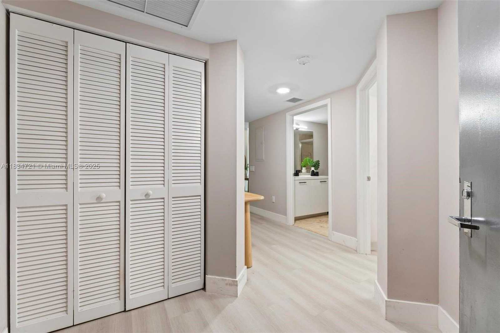 Small Image of 41 SOUTH EAST 5TH ST #501, Miami Number 14