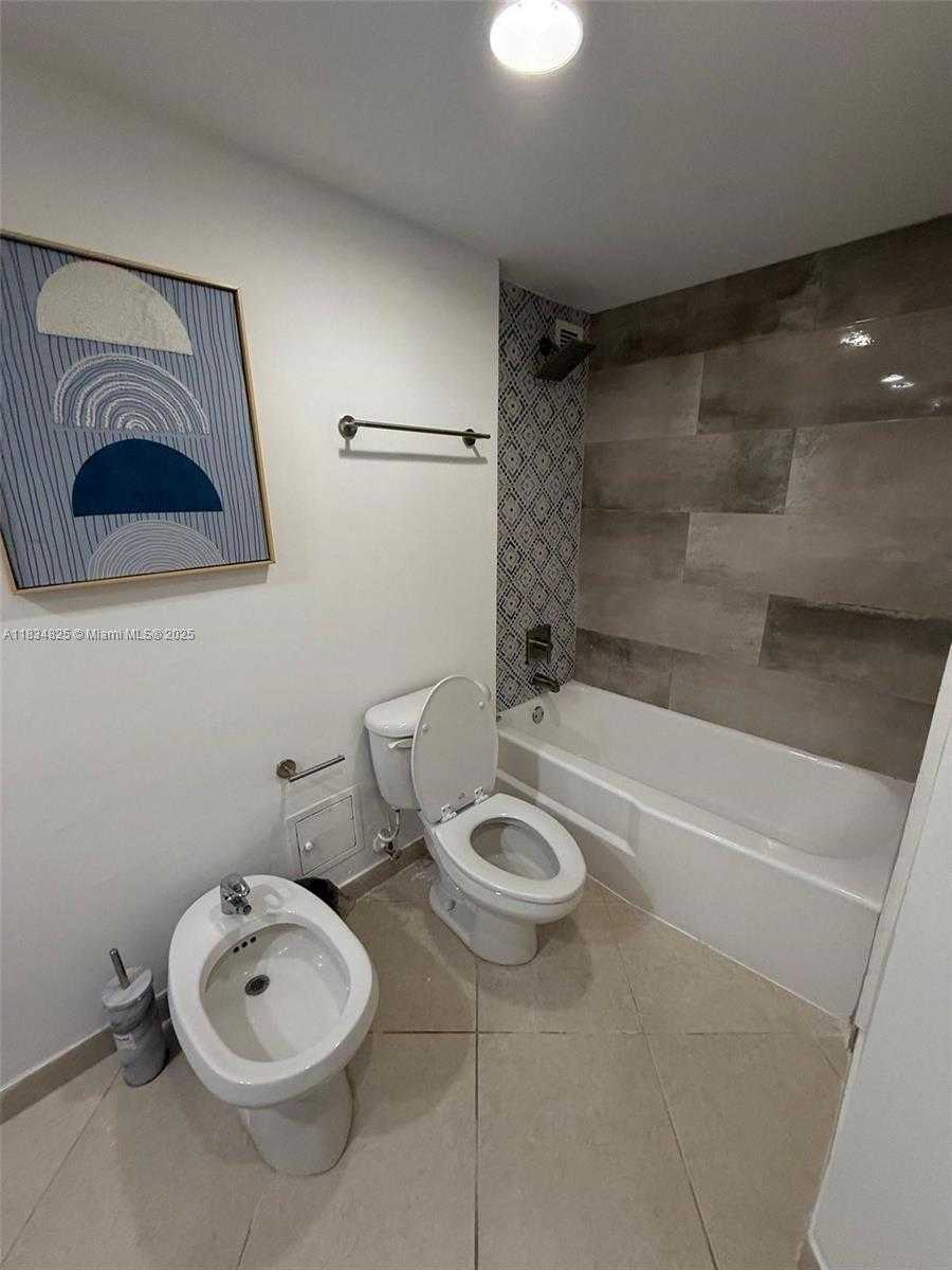 Small Image of 5600 COLLINS AVE #6P, Miami Beach Number 20