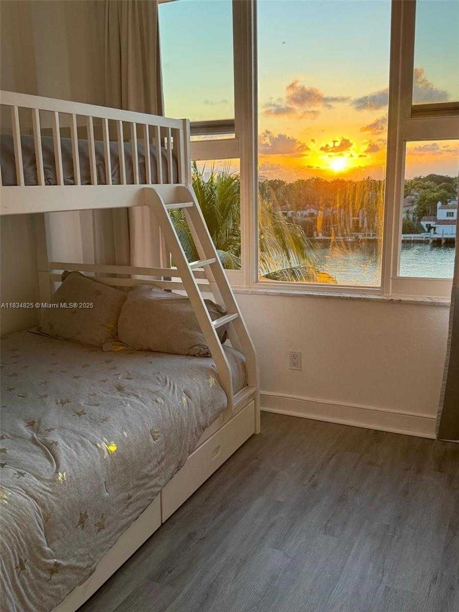 Small Image of 5600 COLLINS AVE #6P, Miami Beach Number 25