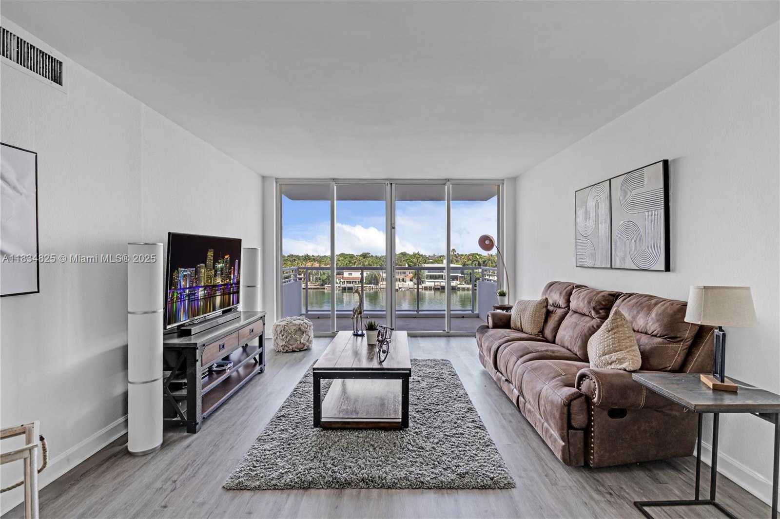 Small Image of 5600 COLLINS AVE #6P, Miami Beach Number 6